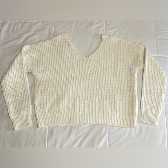 White Sweater - Picture 4 of 8